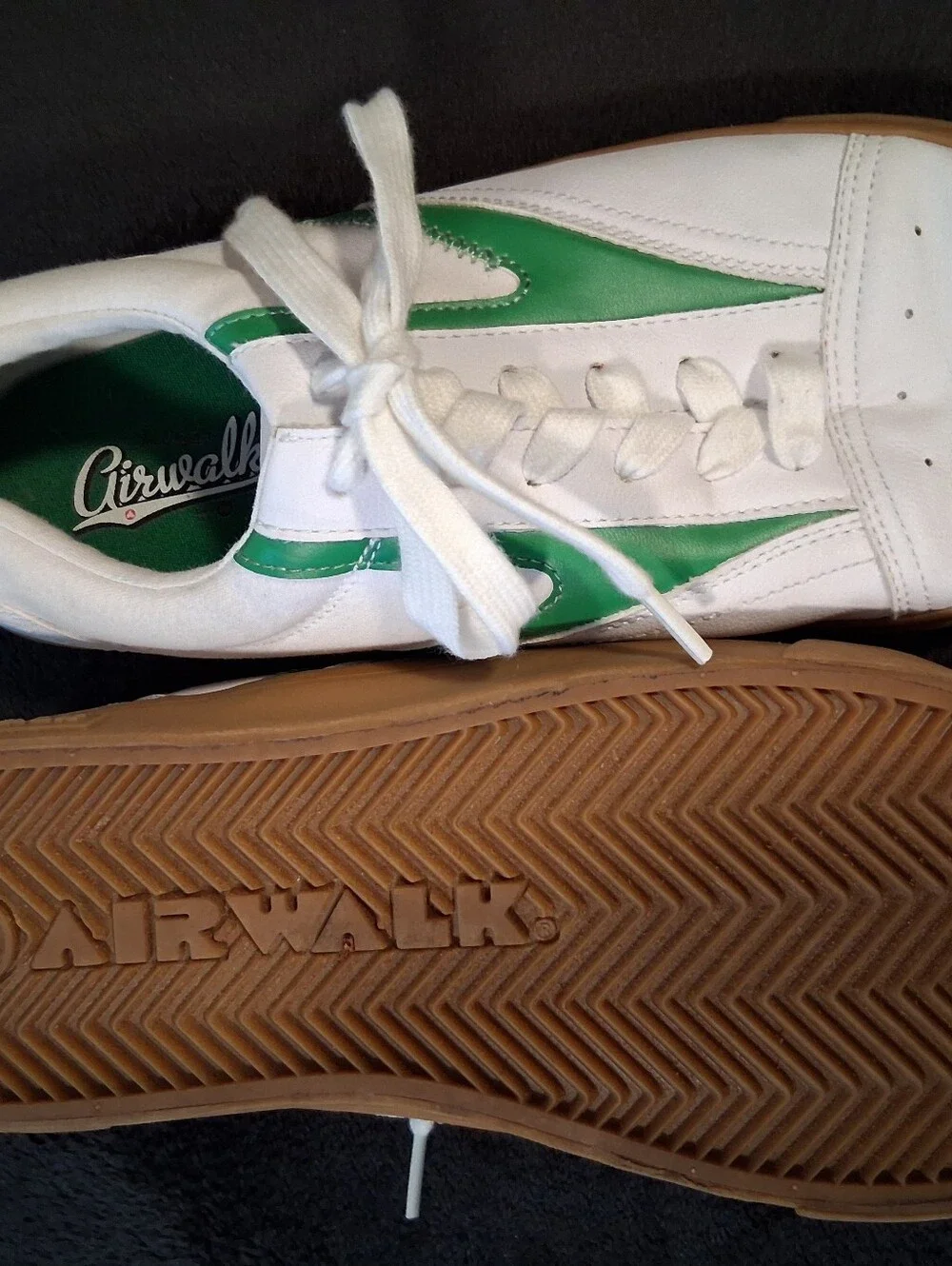 Airwalk White & Green Low-Top Sneakers with Gum Outsole